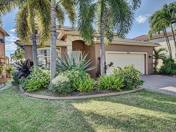 3rd image of 4520 Banyan Trails Dr