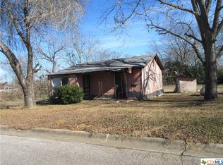 909 N Laurel Ave, Luling, TX 78648