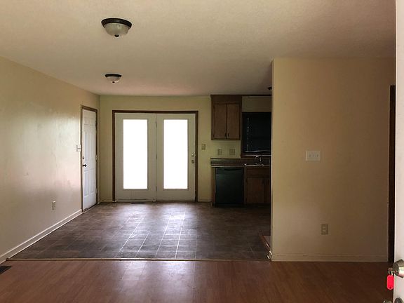 3rd image of 939 Grace St