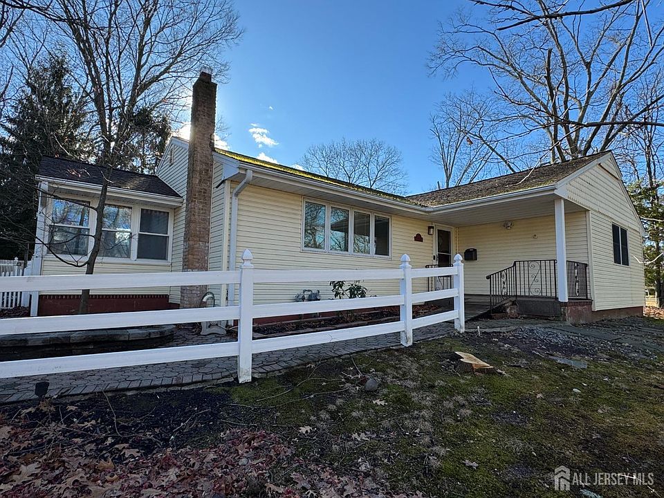 1st image of 104 Connolly Dr
