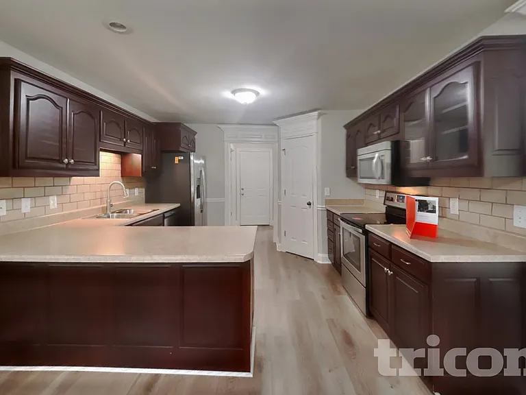 2911 Wolves Trl — Photo 5
