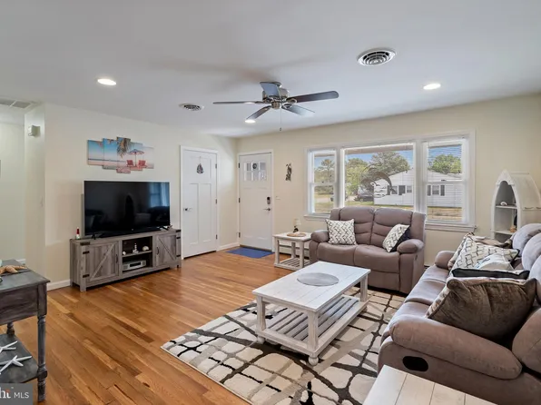 90 Westbrook Dr, Toms River, NJ 08757