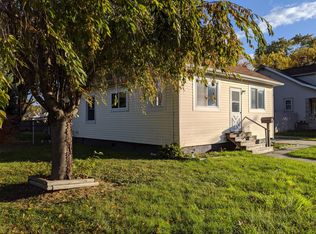 18625 Connecticut St, Roseville, MI 48066
