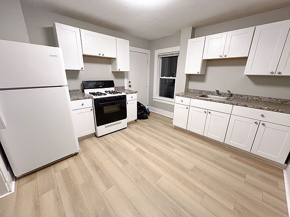 2nd image of 18-24 Blossom St #20B