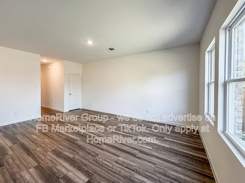 5 bed, 3.0 bath, 2641 sqft, $2,400 — Photo 4