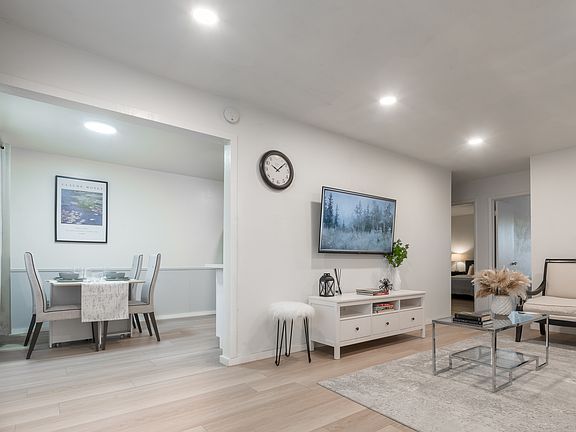 2nd image of 2187 Pasetta Dr APT 3