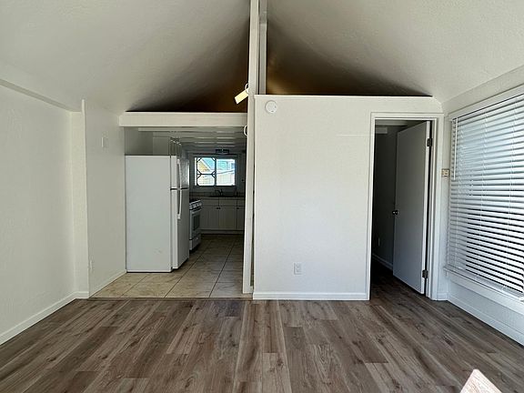 4th image of 217 Roberts St #217