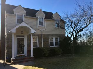 34 Miller Ave, Floral Park, NY 11001
