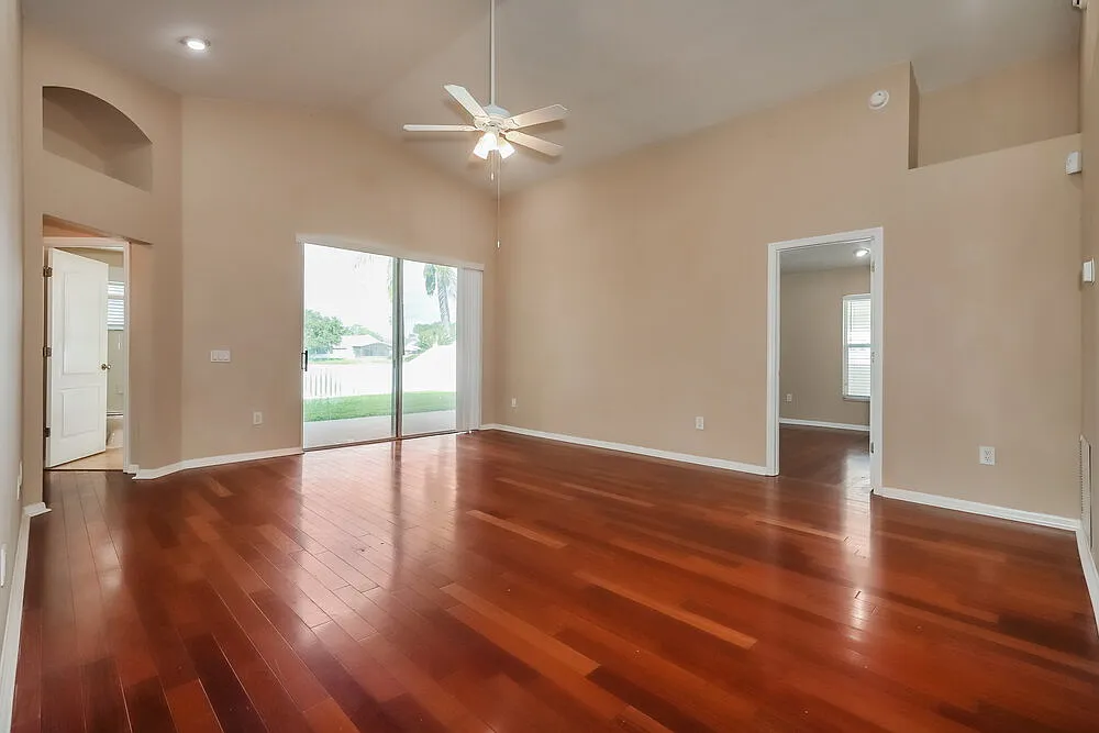 3 bed, 2.0 bath, 1640 sqft, $2,450 — Photo 4
