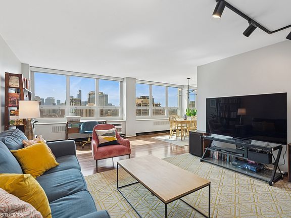 3rd image of 88 W Schiller St APT 2806L
