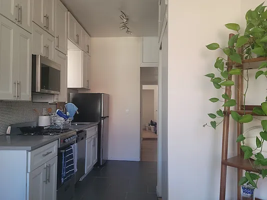 Rented by Chartwell Manhattan Realty | media 23