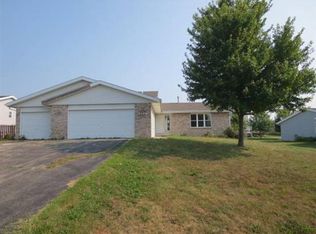 955 Night Owl Ln, Roscoe, IL 61073