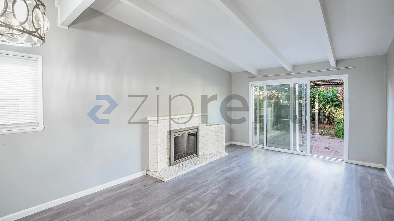 4 bed, 1260 sqft, $3,650 — Photo 2