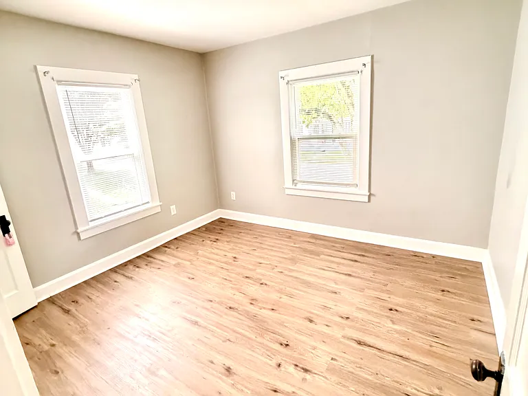 210 Linwood Dr — Photo 5