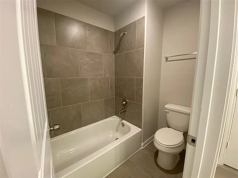 13443 Greenbrier Dr — Photo 15