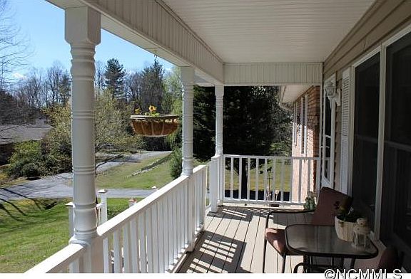 3rd image of 409 Grouse Ln