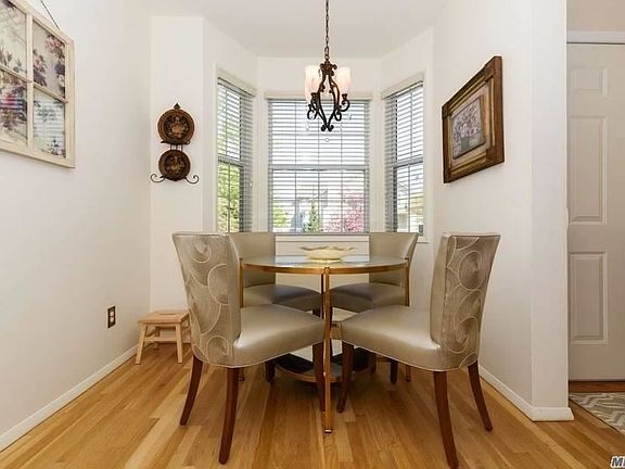 4th image of 2 Cranberry Cir