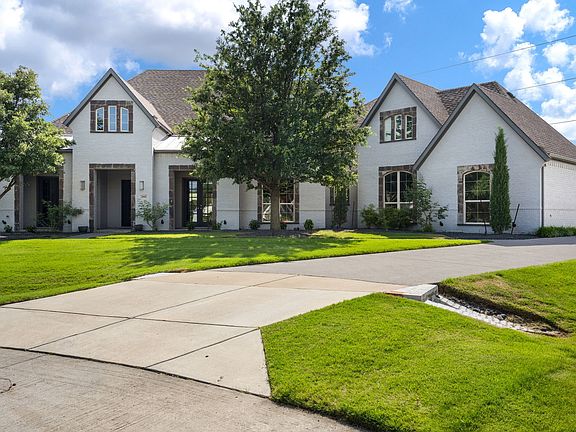 2nd image of 2000 Willow Bend Ct