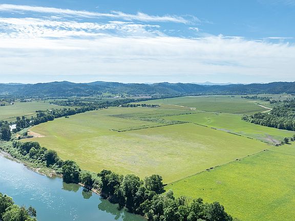 2nd image of 687 Hubbard Creek Rd