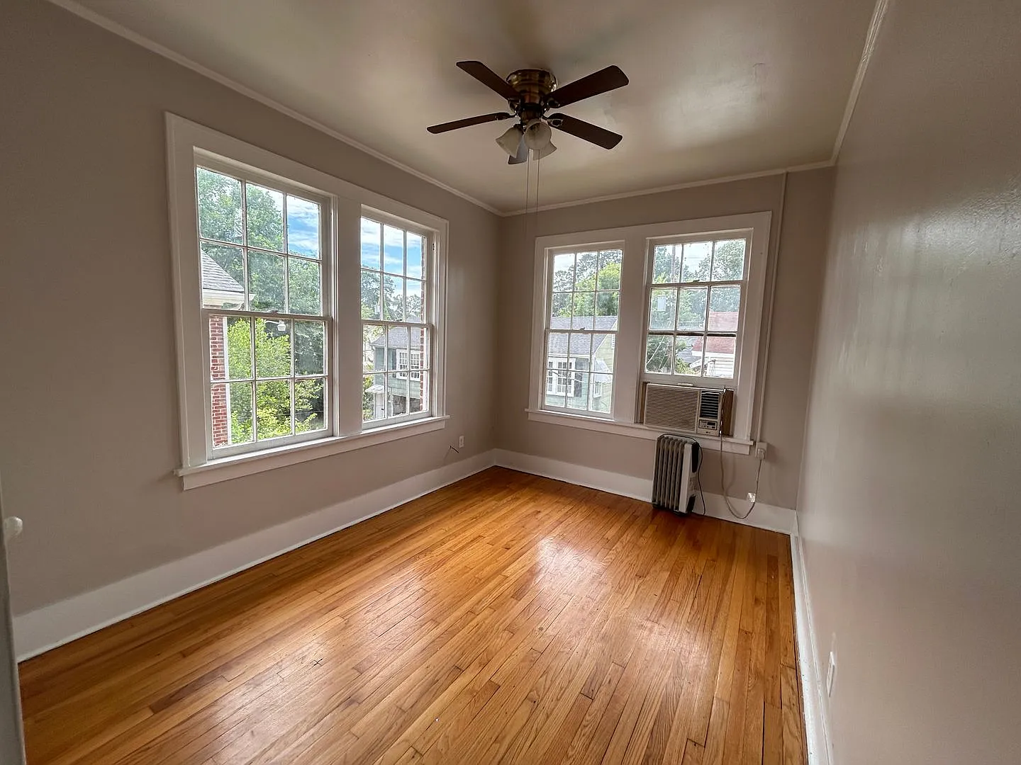 Beautiful Highland 1 Bedroom Apartment — Photo 4