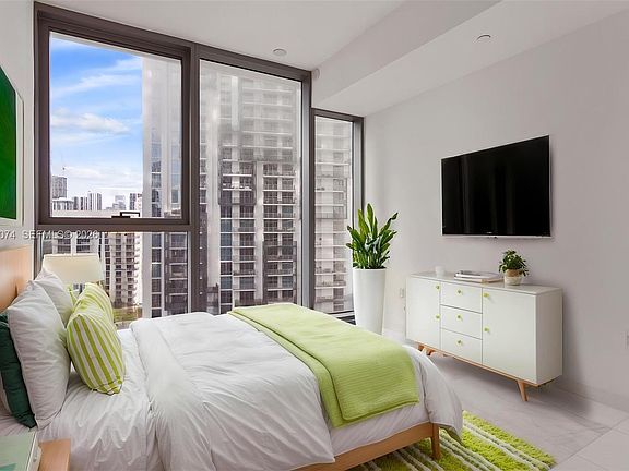 5th image of 300 Biscayne Boulevard Way #2608W