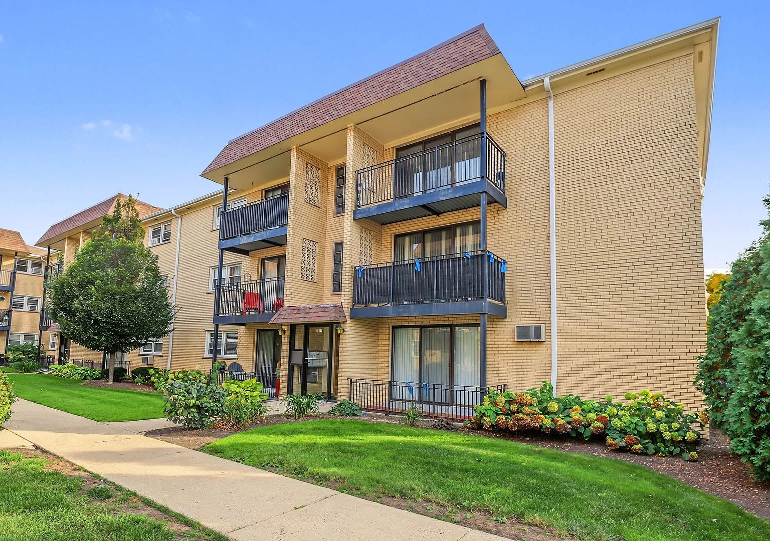 1 bed, 850 sqft, $1,700 — Photo 1