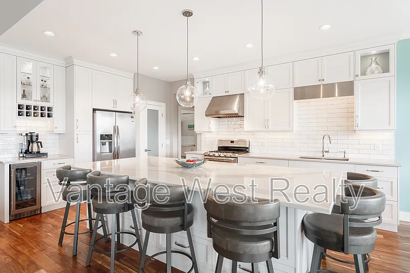 Building Photo - 1499 Rocky Point Dr