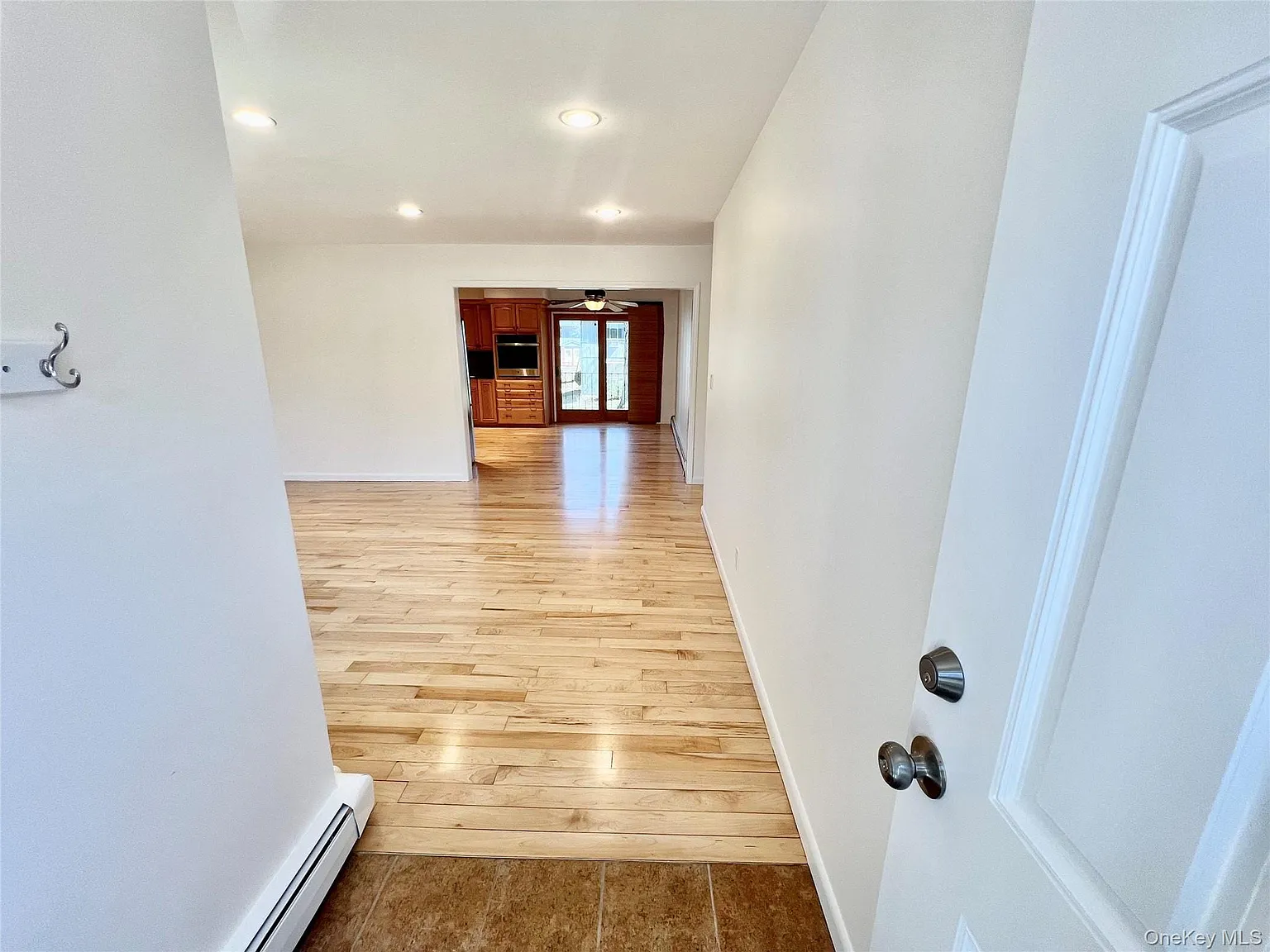 2 bed, 1.5 bath, 961 sqft, $3,250 — Photo 2