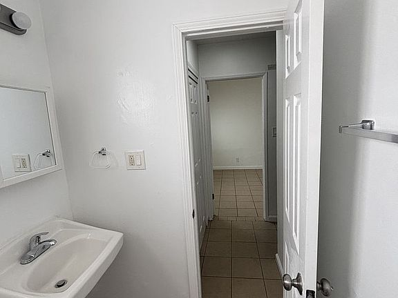 5th image of 14129 Vanowen St #19