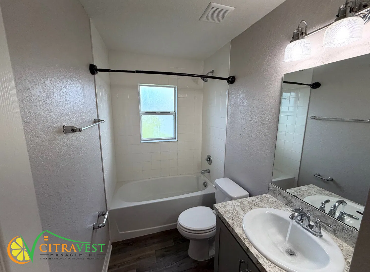 4 Bedroom / 2 Bath Available in Eagle Lake! — Photo 4