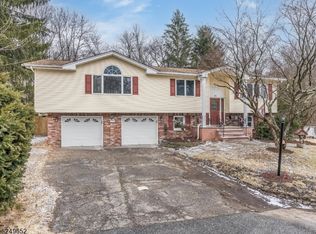 22 Circle Blvd, Newfoundland, NJ 07435