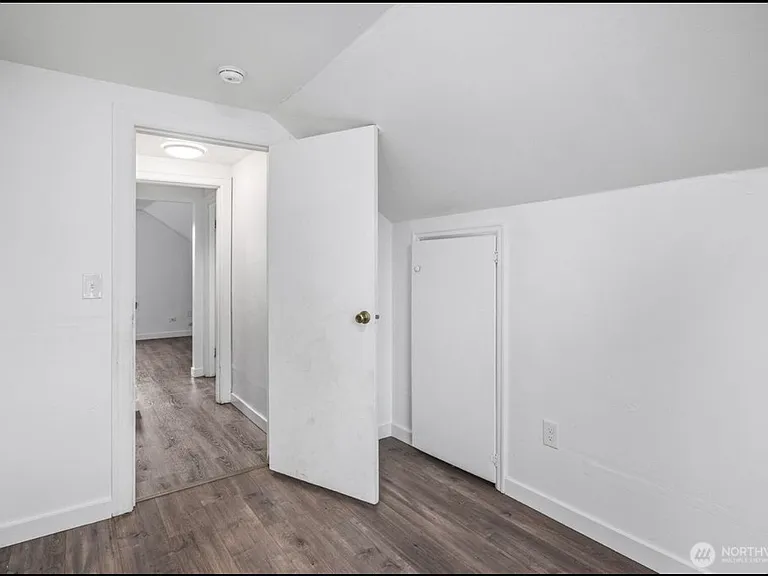 531 N Barker St #B — Photo 6