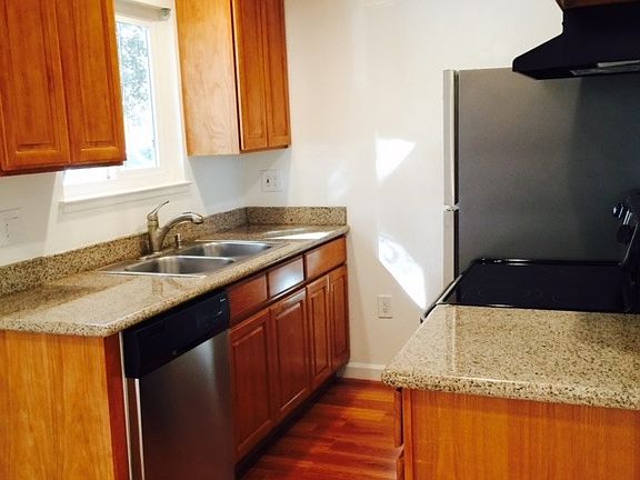 4th image of 19514 Greenwood Dr APT 2