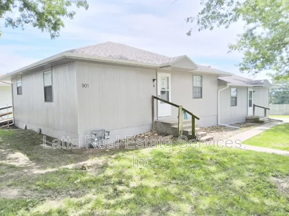 901 W 25th Ter #B, Higginsville, MO 64037
