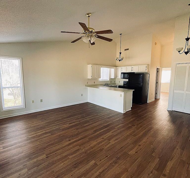 1st image of 1026 Red Tree Cir #J