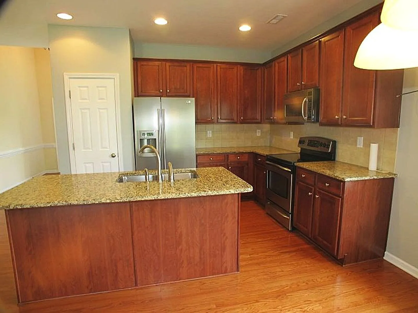 Beautiful home located in the Woodbridge neighborhood! — Photo 2