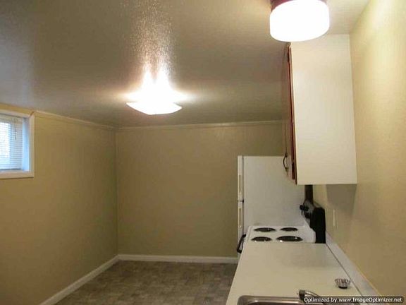 3rd image of 209 1/2 Orchard Ln