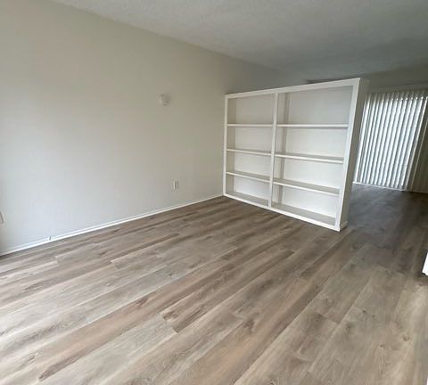 4th image of 216 Cypress Ave #F