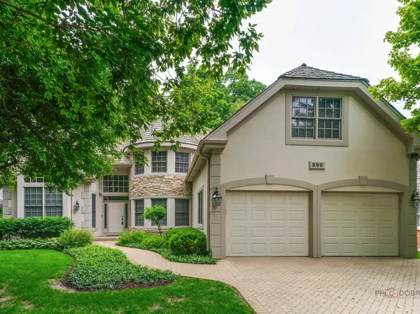 590 Academy Woods Dr, Lake Forest, IL 60045