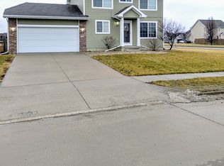 195 SE Wildflower Dr, Pleasant Hill, IA 50327