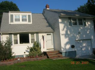 694 Harrell Ave, Woodbridge, NJ 07095