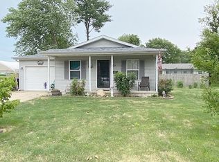 105 13th St, Charleston, IL 61920