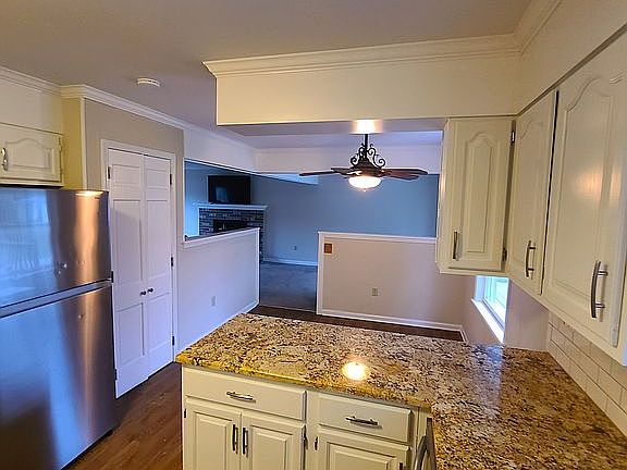 5th image of 8611 Fieldway Ln