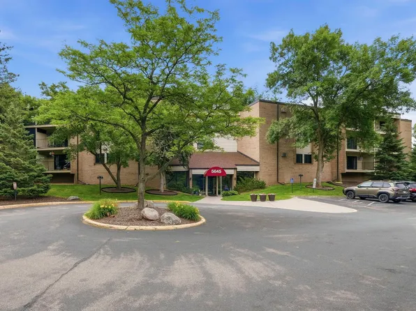 5645 Green Circle Dr APT 305, Minnetonka, MN 55343