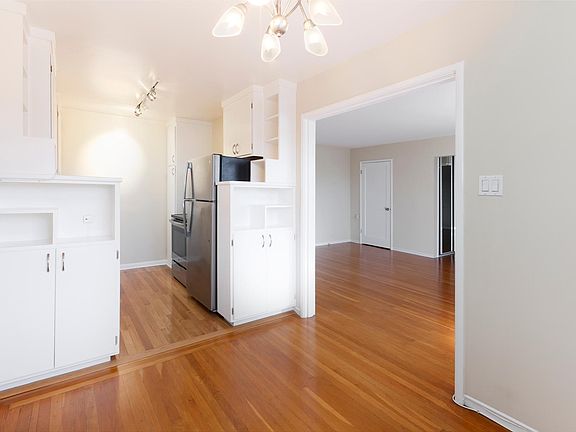 3rd image of 455 Euclid Ave APT 206
