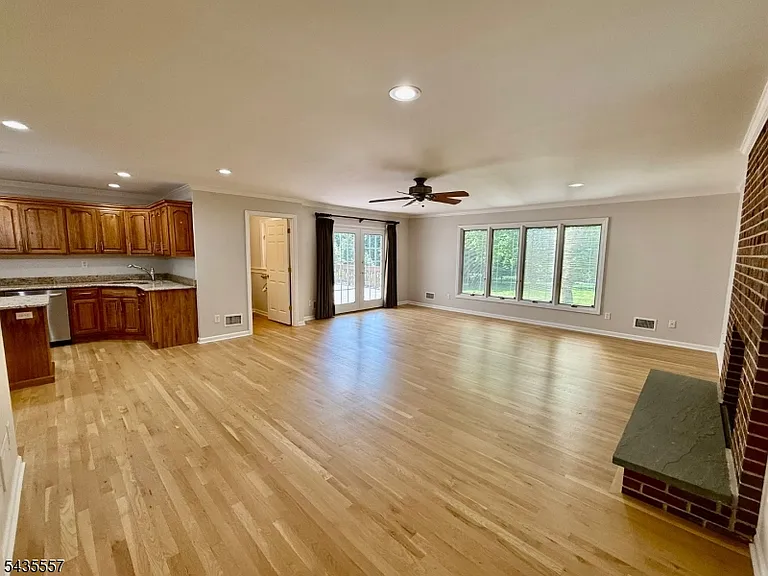 48 E Madison Ave — Photo 16