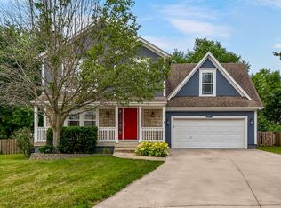 1129 SW Georgetown Dr, Lees Summit, MO 64082