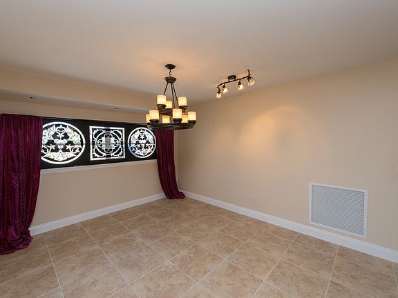 3rd image of 176 Bahama Blvd