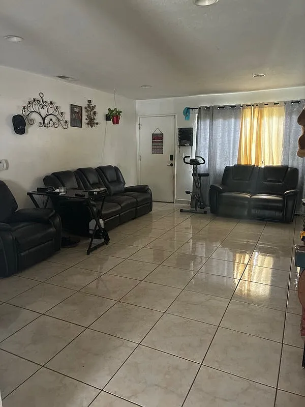 4 bed, 1280 sqft, $750 — Photo 3
