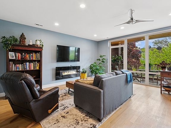 5th image of 1346 W Sunnyside Ave #2B